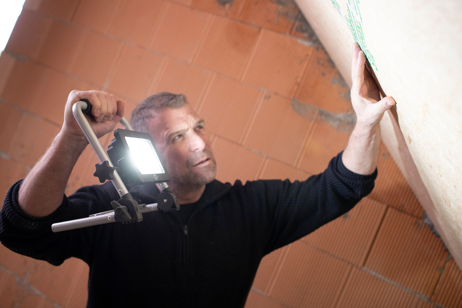 Helles mobiles Arbeitslicht mit einer optimalen Ausleuchtung