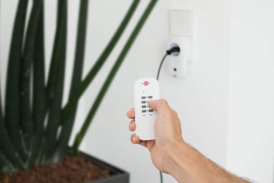 Comfort-Line Funkschalt-Set 2x IP20 + 2x IP44 1x 4-Kanal-Handsender, 2x Funk-Schaltempf&auml;nger IP20, 2x Funk-Schaltempf&auml;nger IP44 - Anwendungsbild