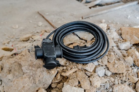 Baustellen-Verl&auml;ngerungskabel 10m H07RN-F 3G1,5 schwarz mit 3-fach Gummikupplung IP44 - Anwendungsbild