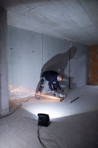 Mobiler LED Strahler Hybrid MULTI 6050 MH, 6200lm, IP65 - Anwendungsbild