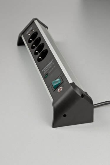 Alu-Office-Line 60.000A Überspannungsschutz-Steckdosenleiste mit USB-Ladefunktion 4-fach 1,8m H05VV-F 3G1,5 - Anwendungsbild