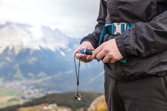 Akku Taschenlampe LED LuxPremium TL 410 A, IP44, 400lm - Anwendungsbild