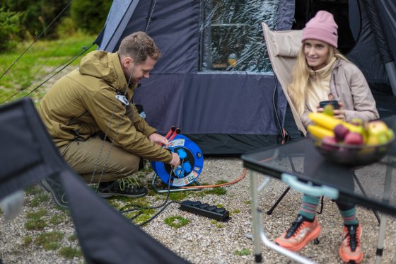 Garant CEE IP44 Camping Kabeltrommel 25m H07RN-F 3G2,5, 1xCEE230V/16A, 3xSchutzkontakt-Steckdosen - Anwendungsbild