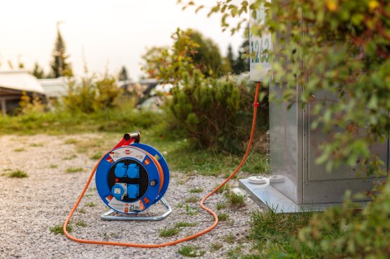 Garant CEE IP44 Camping Kabeltrommel 25m H07RN-F 3G2,5, 1xCEE230V/16A, 3xSchutzkontakt-Steckdosen - Anwendungsbild