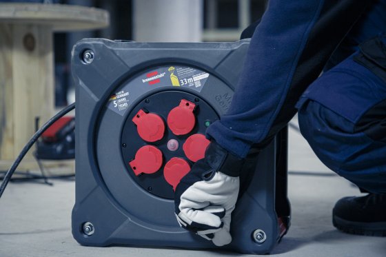  - Stable and perfect cable routing - on all four sides
