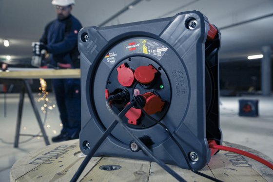  - Stable and perfect cable routing - on all four sides