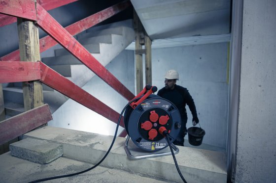 Professional Kabeltrommel 300 KU 2100 IP44, 25m H07RN-F 3G1.5 - Anwendungsbild