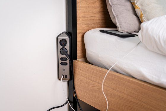 brennenstuhl&reg;estilo Ecksteckdosenleiste 4-fach mit USB A und USB C PD 30W silber/schwarz - Anwendungsbild