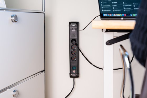 Premium-Line Steckdosenleiste 4-fach mit 2x USB C PD 65W und USB A 18W, schwarz 3m H05VV-F3G1.5 - Anwendungsbild