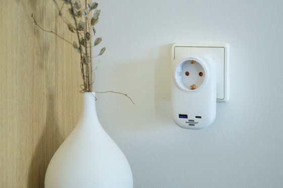Steckdosenadapter mit USB C Power Delivery 20W, 1x USB A 18W wei&szlig; - Anwendungsbild