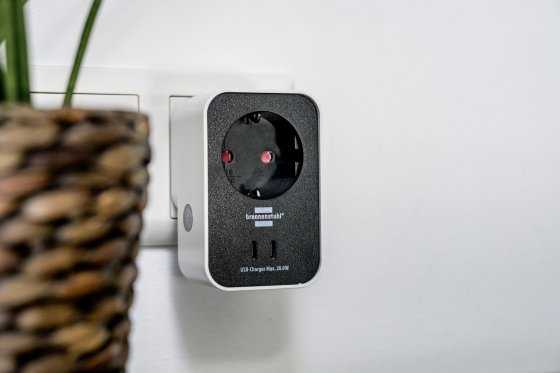 brennenstuhl&reg;Connect WiFi Steckdosenadapter WA 3600 PD01, 2x USB C, wei&szlig;/schwarz - Anwendungsbild