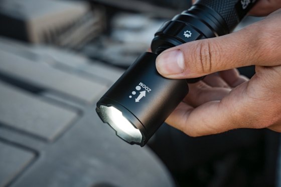 Akku Fokus Selektor LED Taschenlampe TL 801 AFS, IP44, 800lm - Stufenloser Fokus  – von nah bis fern