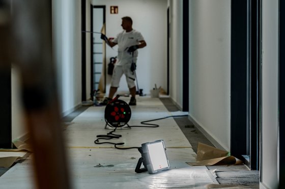 Professional LED Baustrahler D 5050 MRA, IP54, 6700lm, Ra 97, 5m H07RN-F 3G1,5 - Anwendungsbild