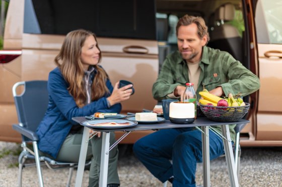 Akku Solar LED Outdoor Leuchte RGB GL 100 ASR, IP44, 340 lm - Anwendungsbild