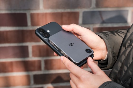 Powerbank PB5k 5.000mAh mit Qi2 Wireless Charging - Anwendungsbild