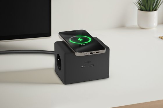 hugo! ONE Steckdosenw&uuml;rfel mit USB C 20W PD deep black - Anwendungsbild